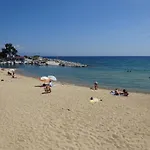 Kalamitsa Beachfront Escape Apartamento