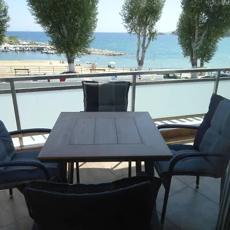 Apartamento Kalamitsa Beachfront Escape