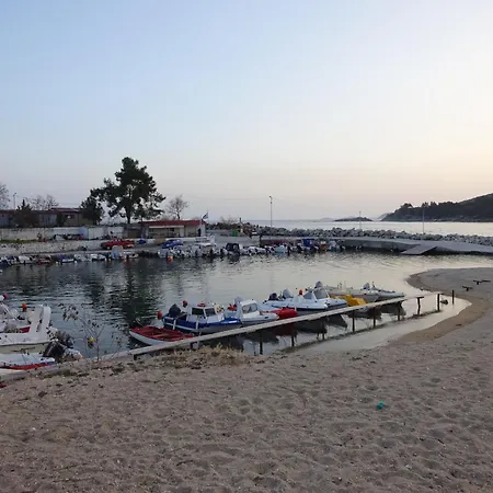 Apartamento Kalamitsa Beachfront Escape *