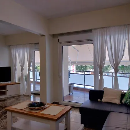 Kalamitsa Beachfront Escape Διαμέρισμα