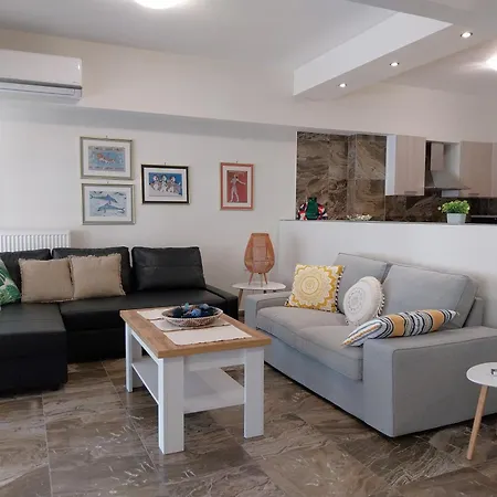 Kalamitsa Beachfront Escape *